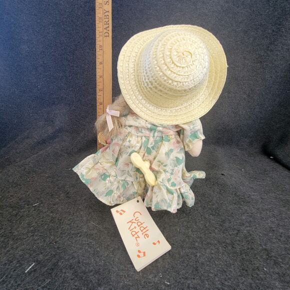 Berkeley Designs Cuddle Kidz Musical Windup Moving Doll Plays Edelweiss - Picture 4 of 10